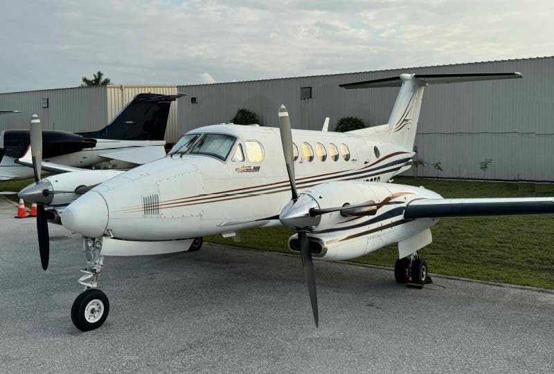 1988 Beech King Air 300 — photo 2