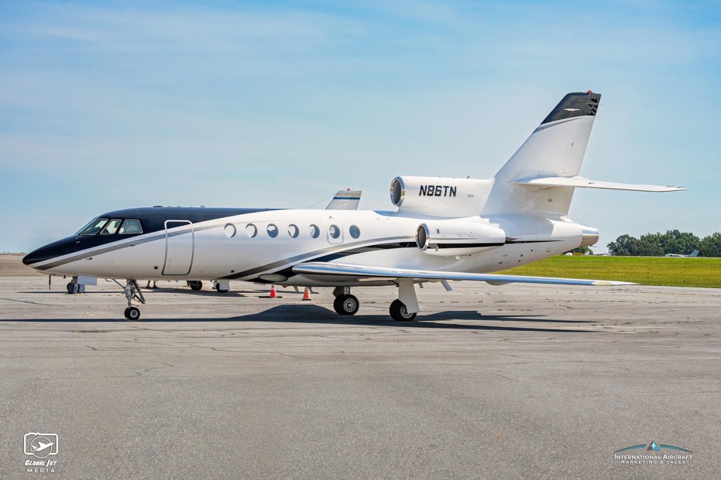 1995 Falcon 50 — photo 1