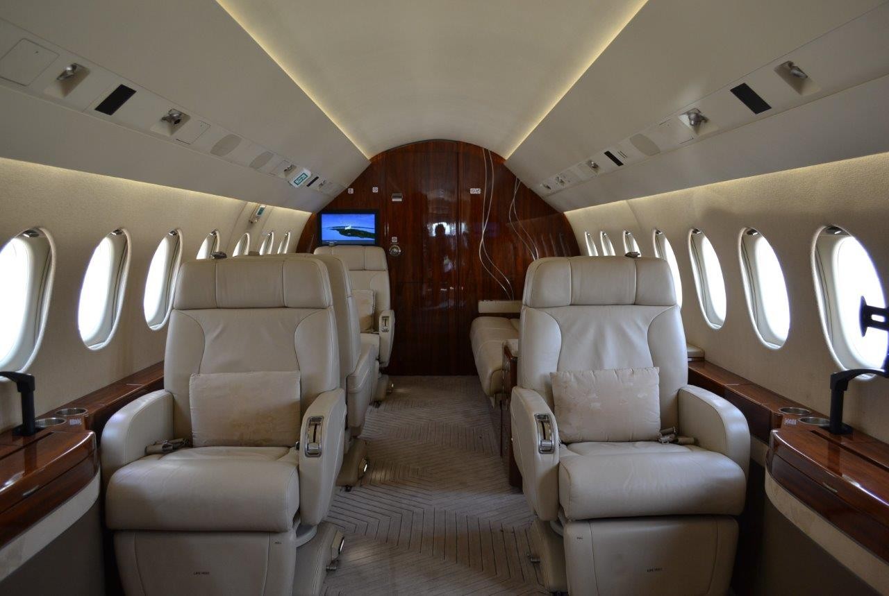 2009 Falcon 2000 — photo 2