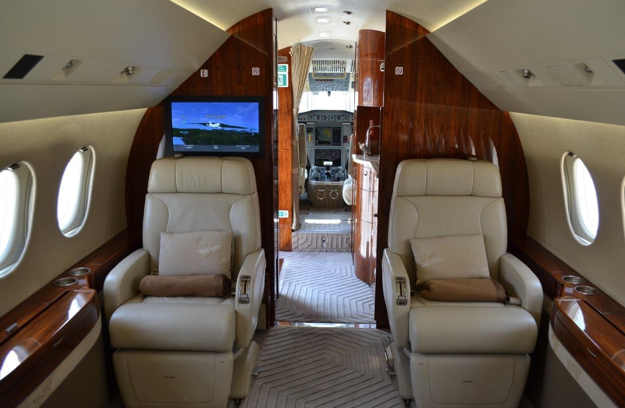 2009 Falcon 2000 — photo 4