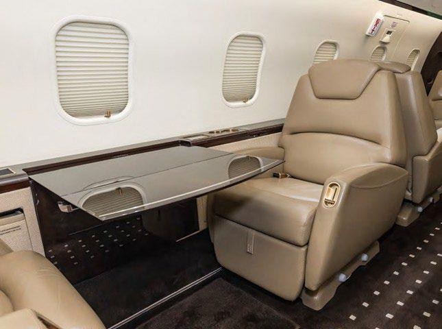 2010 Bombardier Challenger 300 — photo 4