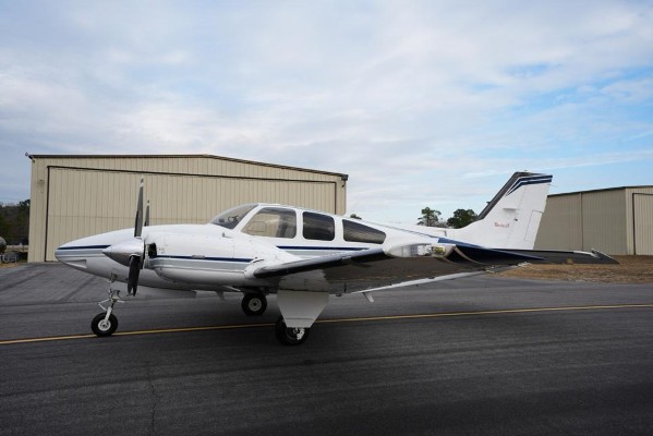 1981 Beech Baron E55 — photo 1