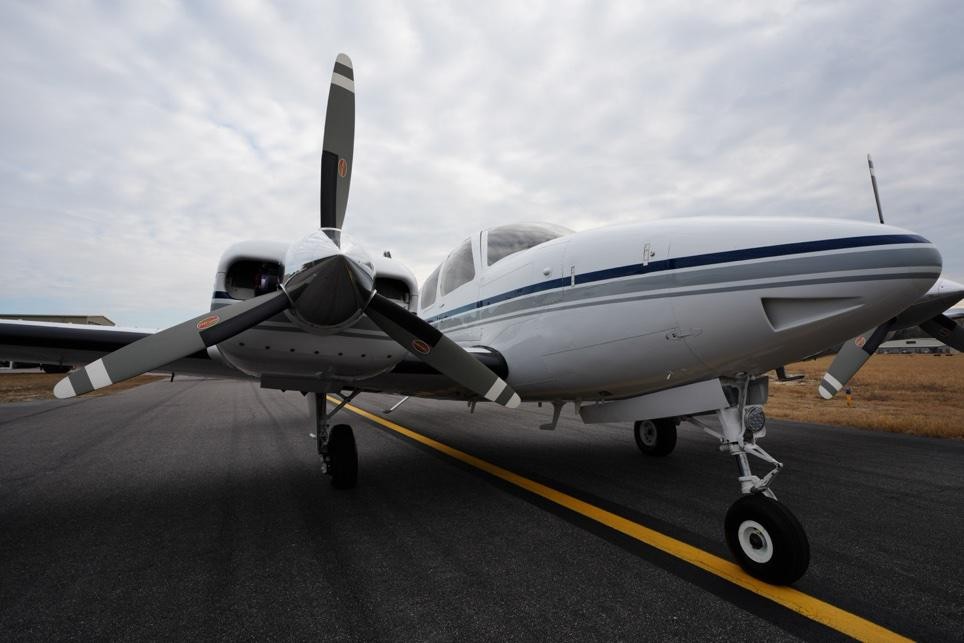 1981 Beech Baron E55 — photo 4