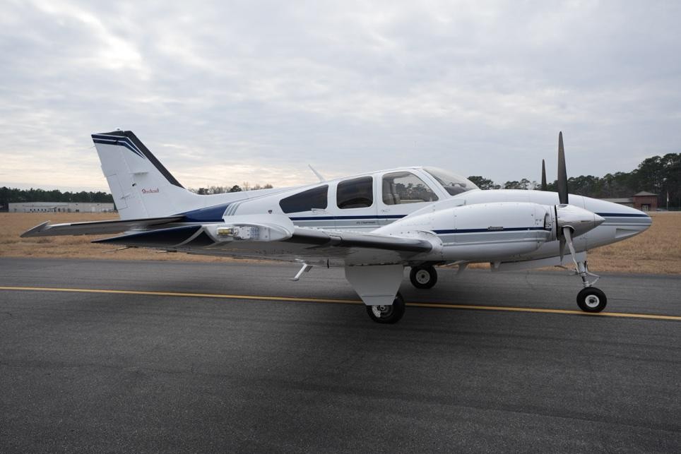 1981 Beech Baron E55 — photo 5