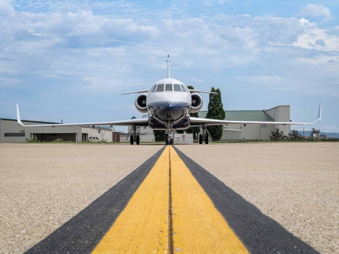 2016 Falcon 2000 — photo 2