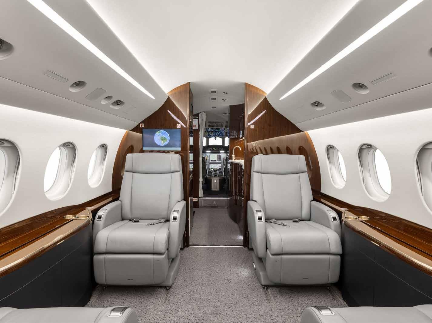 2016 Falcon 2000 — photo 4