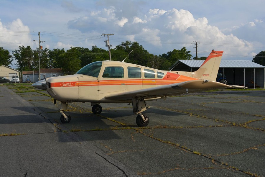 1979 Beechcraft Beech Sierra C-24-R, photo 1