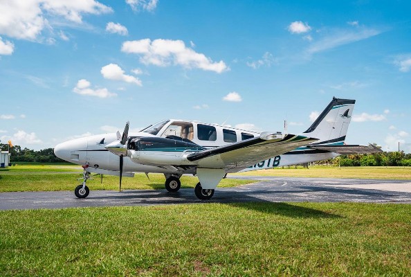 2007 Beech Baron G58 — photo 1