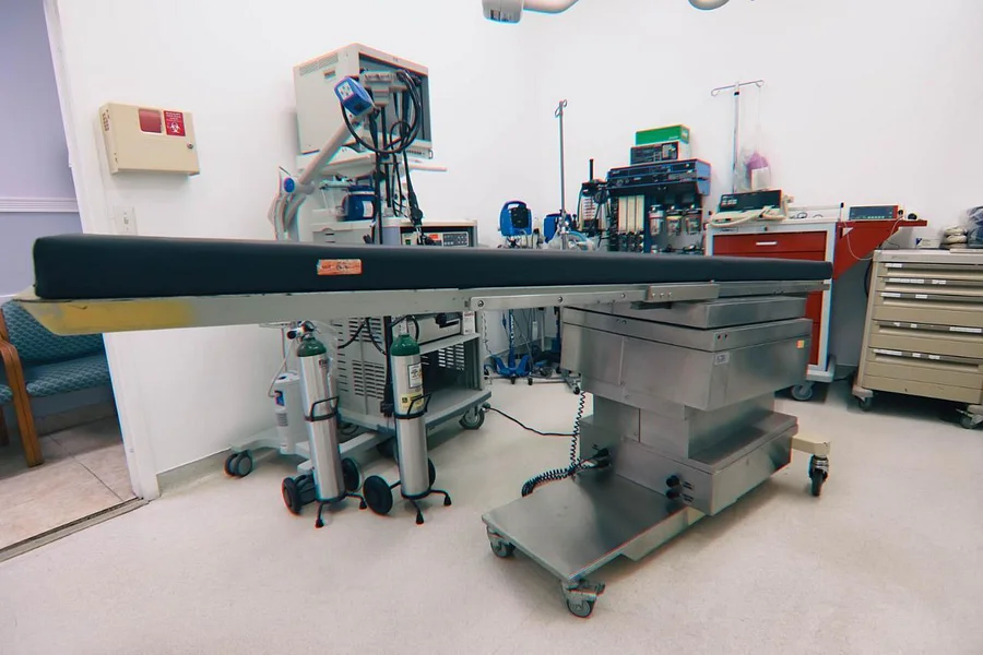 Pre-owned / Used 2017 UNIVERSAL HEALTH 9650 C-ARMS/ RADIOGRAPHIC/ FLUOROSCOPIC/ X-RAY for Sale - photo 3