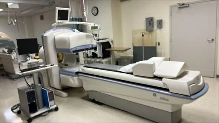 Pre-owned / Used 2014 GE HEALTHCARE Infinia GAMMA CAMERAS for Sale - photo 2