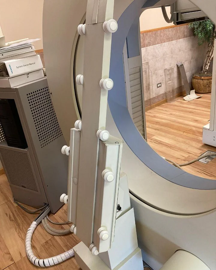 Pre-owned / Used 2002 SIEMENS E-Cam SPECT SYSTEMS for Sale - photo 4