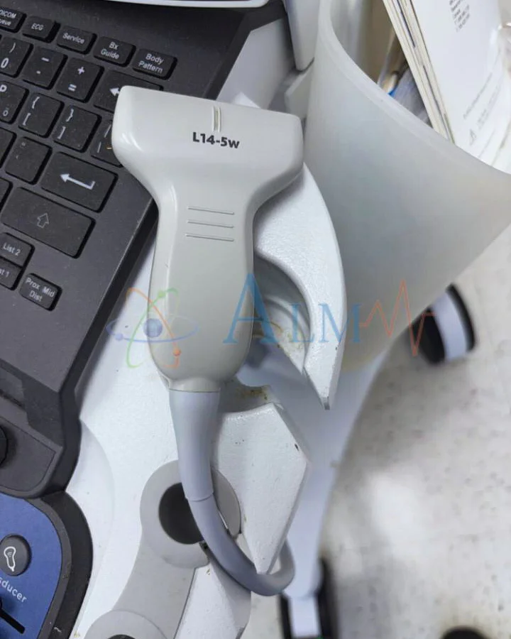 Pre-owned / Used 2013 ZONARE MEDICAL Z.One Ultra ULTRASOUND SCANNERS for Sale - photo 4