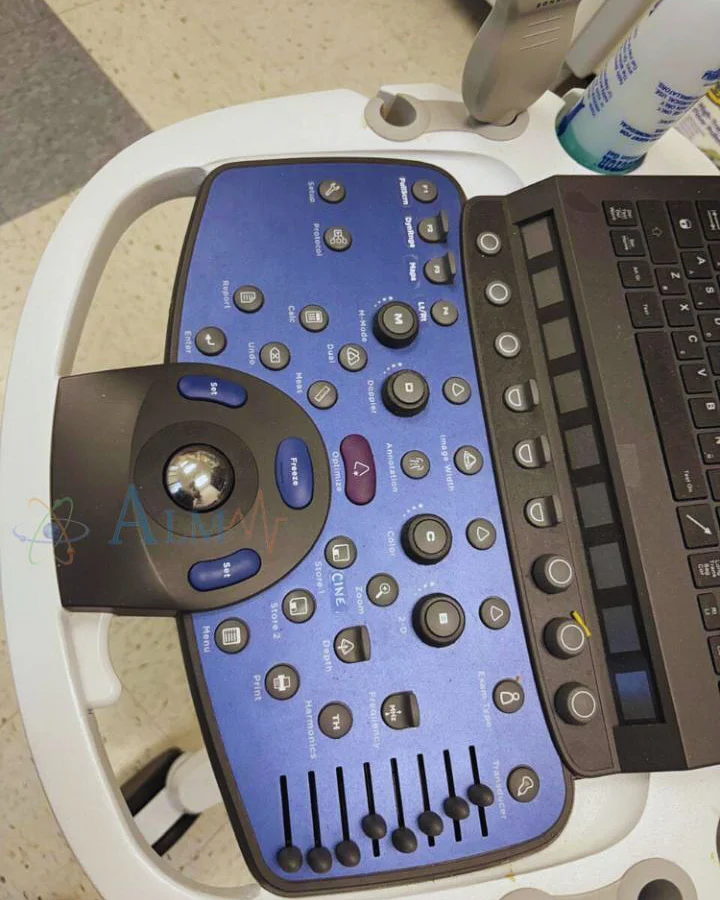 Pre-owned / Used 2013 ZONARE MEDICAL Z.One Ultra ULTRASOUND SCANNERS for Sale - photo 5