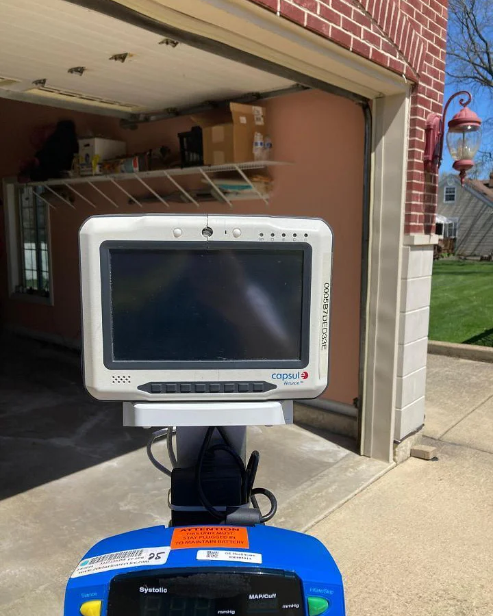 Pre-owned / Used 2014 GE HEALTHCARE CareScape V100 VITAL SIGNS MONITORS for Sale - photo 2