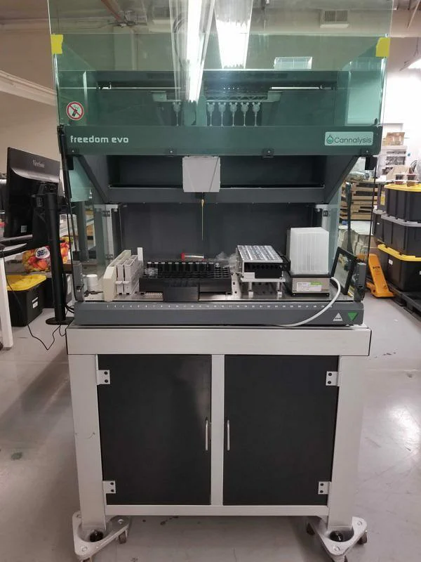 Pre-owned / Used 2021 TECAN Life Sciences Freedom EVO-2 100 AUTOMATED LABORATORY LIQUID HANDLING WORKSTATIONS for Sale - photo 4