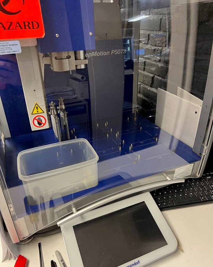 Pre-owned / Used 2006 EPPENDORF AG epMotion 5073 AUTOMATED LABORATORY LIQUID HANDLING WORKSTATIONS for Sale - photo 6