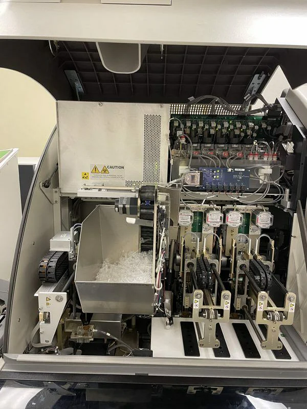Pre-owned / Used 2011 BECKMAN COULTER UniCel DxI 800 IMMUNOASSAY ANALYZERS/ LABORATORY for Sale - photo 2
