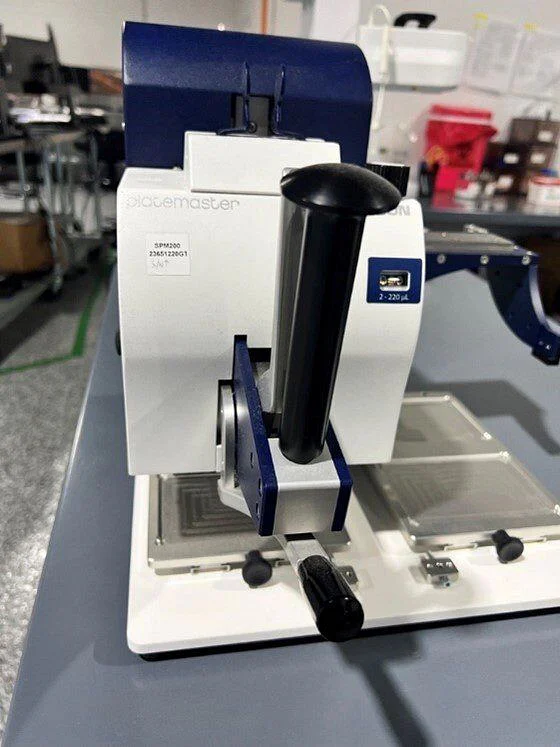 Pre-owned / Used 2000 GILSON Platemaster SPM200 AUTOMATED LABORATORY LIQUID HANDLING WORKSTATIONS for Sale - photo 2