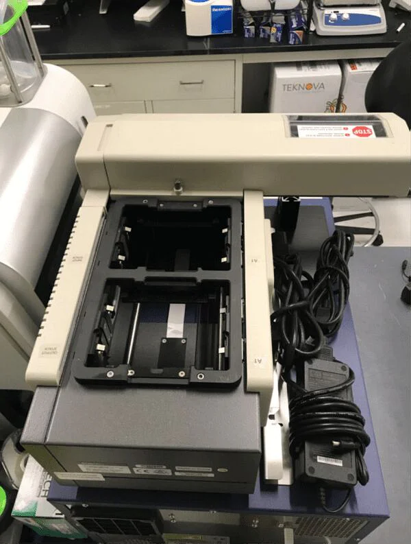 Pre-owned / Used 2010 MOLECULAR DEVICES StakMax Microplate Handling MICROPLATE READERS for Sale - photo 3