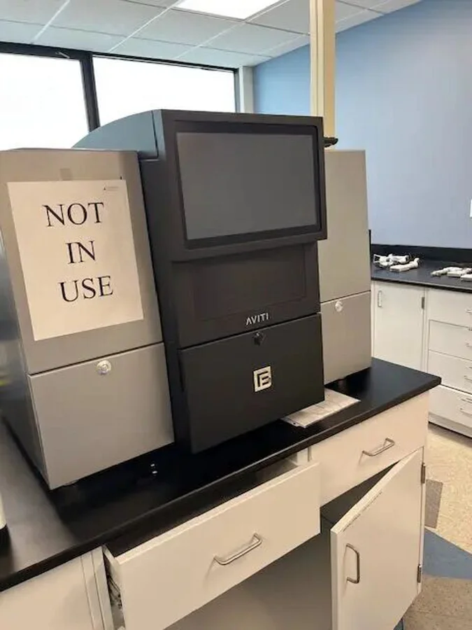 Pre-owned / Used 2022 CONFIRM BIOSCIENCES Aviti DNA SEQUENCING SYSTEMS for Sale - photo 4