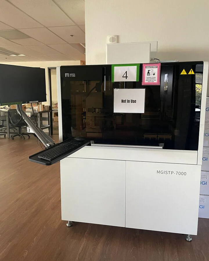 Pre-owned / Used 2022 MGI Tech STP-7000RS AUTOMATED LABORATORY LIQUID HANDLING WORKSTATIONS for Sale - photo 4