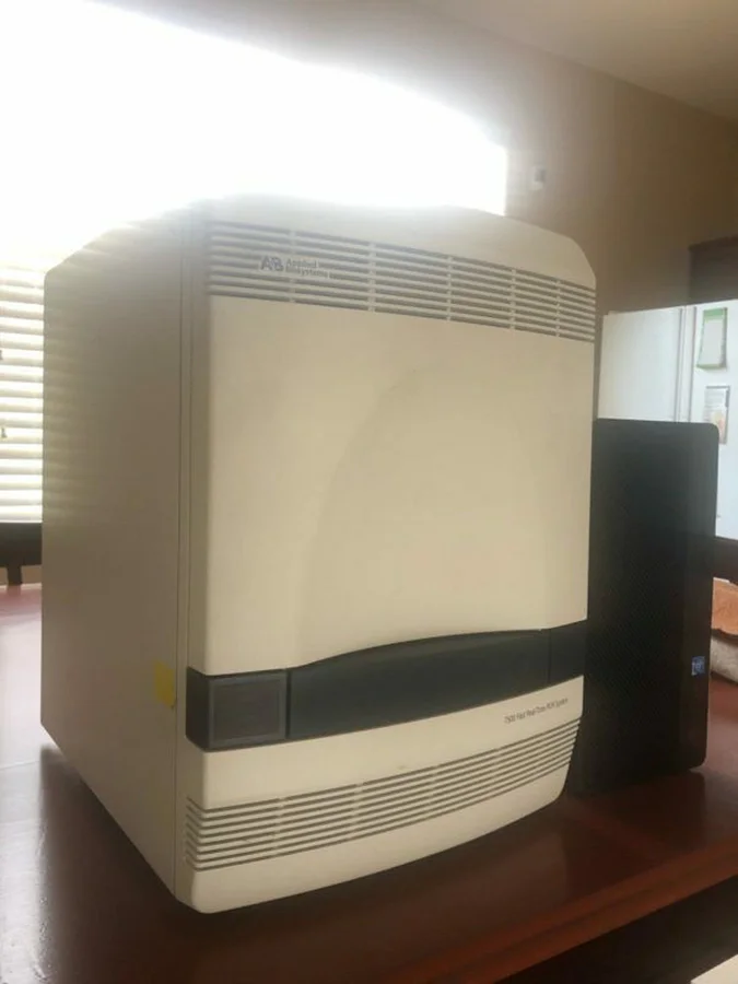 Pre-owned / Used 2010 APPLIED BIOSYSTEMS 7500 Fast Real-Time PCR REAL TIME PCR THERMAL CYCLERS for Sale - photo 2