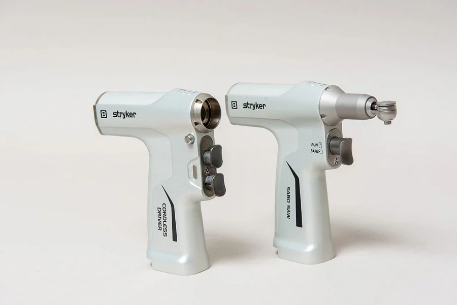 Pre-owned / Used / Partially Refurbished 2019 STRYKER CORPORATION System 8 Cordless Driver RECHARGEABLE BATTERY-POWERED SURGICAL POWER TOOL SYSTEM MOTOR for Exchange - photo 3