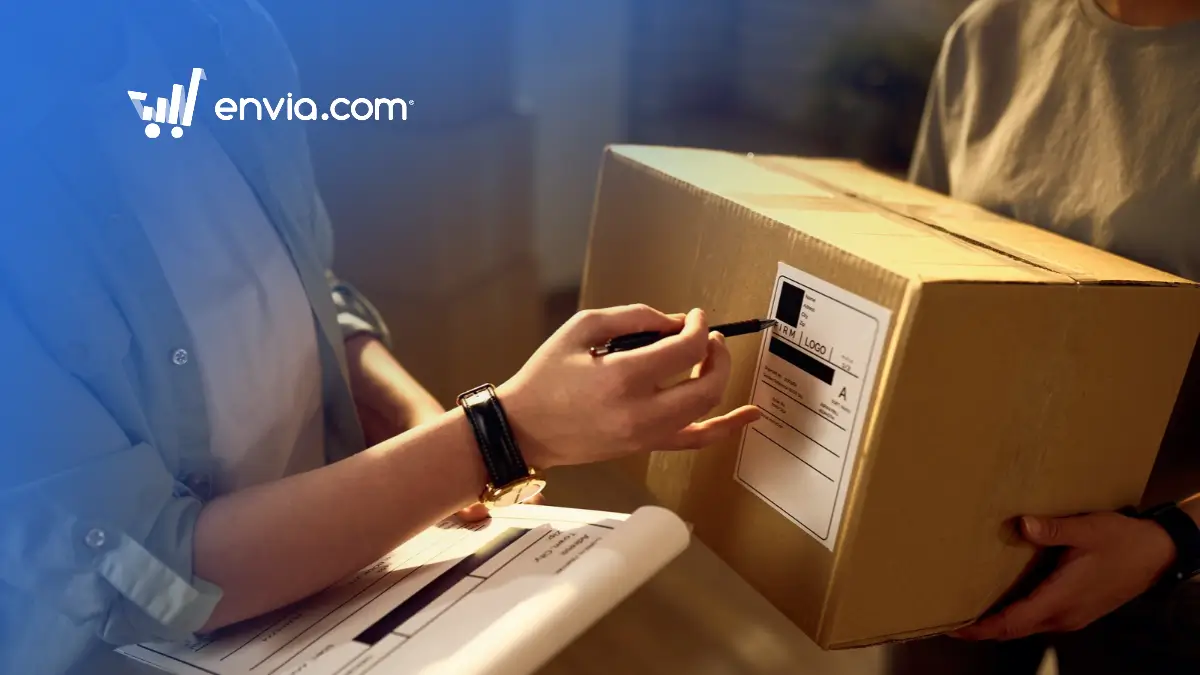 Dropshipping vs. Ecommerce: Key Differences, Pros and Cons
