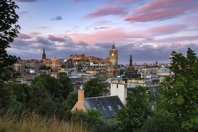 A picture of Edinburgh skyline