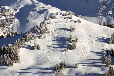 ski tracks off piste