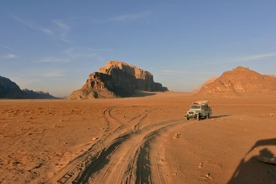 4x4 jeep tour through Jordan