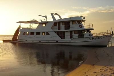 tupaiu private yacht exterior