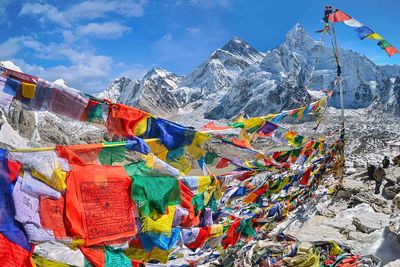 everest flags