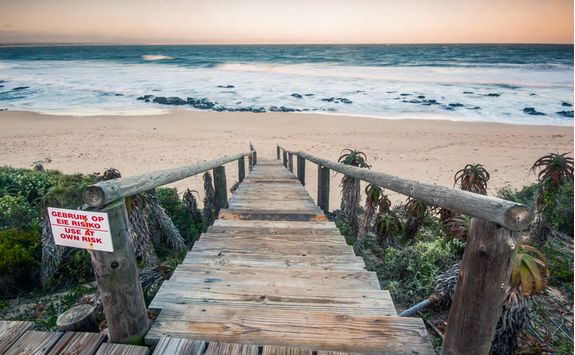 steps going down to Plennenberg beach