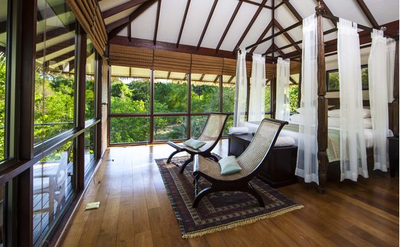 master bedroom of ulagalla villas