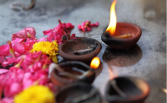 Chennai Kapaleeshwar Temple candles