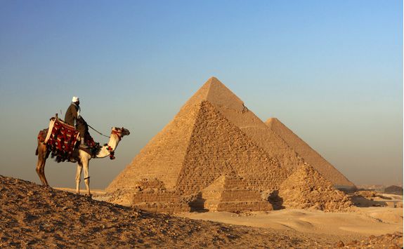 pyramids_with_camel
