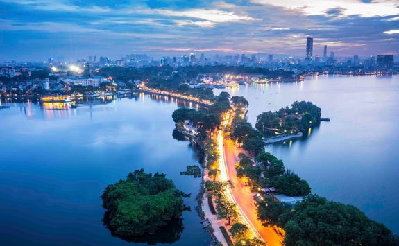 hanoi bridge in the evening