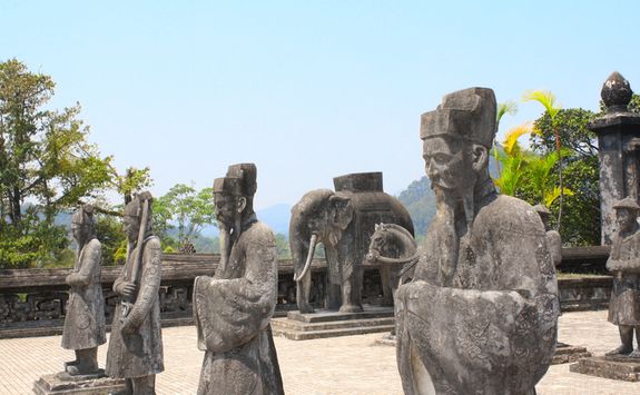 stone statues minh mang tomb