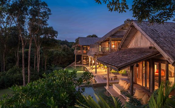 villa night hotel