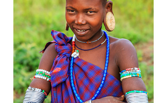 woman mursi tribe