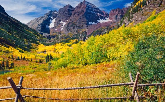 Maroon bells with autumn Aspen trees