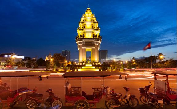 phnom penh by night