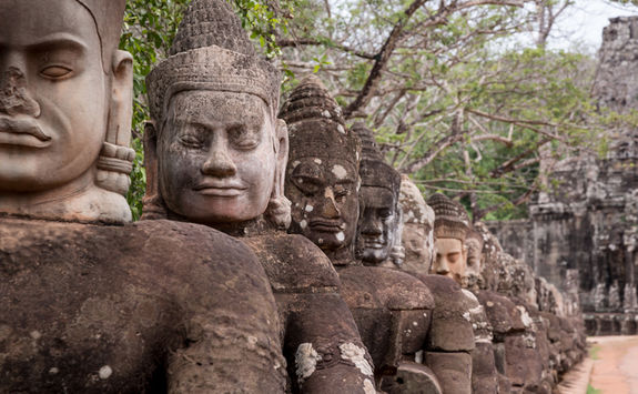 statues south gate angkor wat