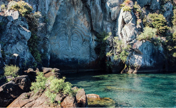 Maori rock carving lake taupo