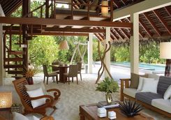 Four Seasons Landa Giravaaru