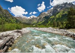 Dolra river becho valley