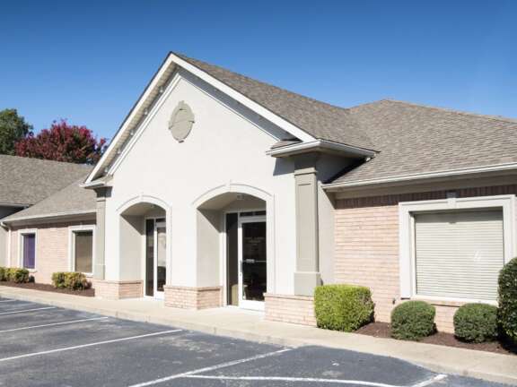 Exterior view of the Jackson TN clinic entrance