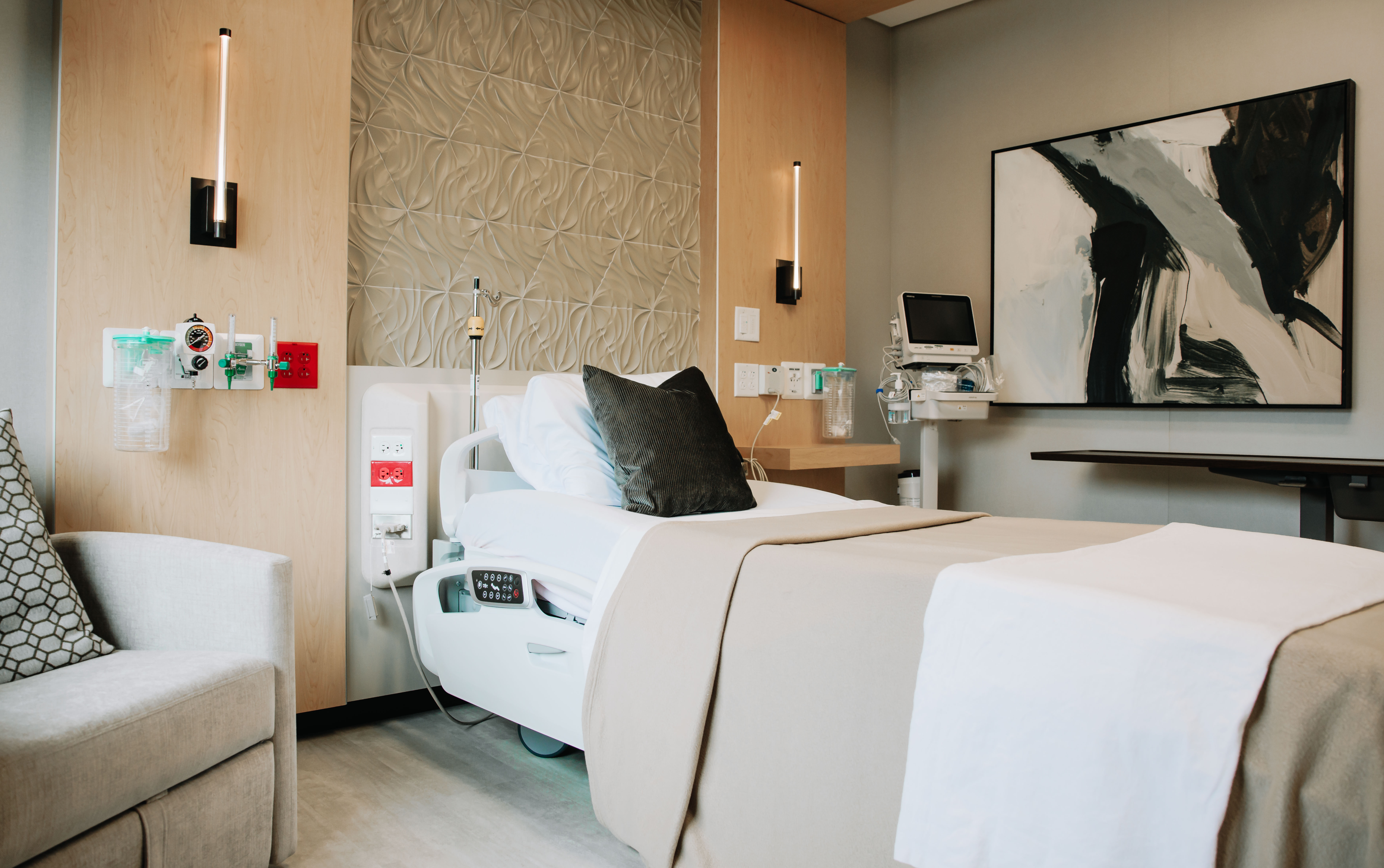 This state-of-the-art facility is equipped with a recovery center which houses 6 licensed beds to accommodate extended stay patient care needs.