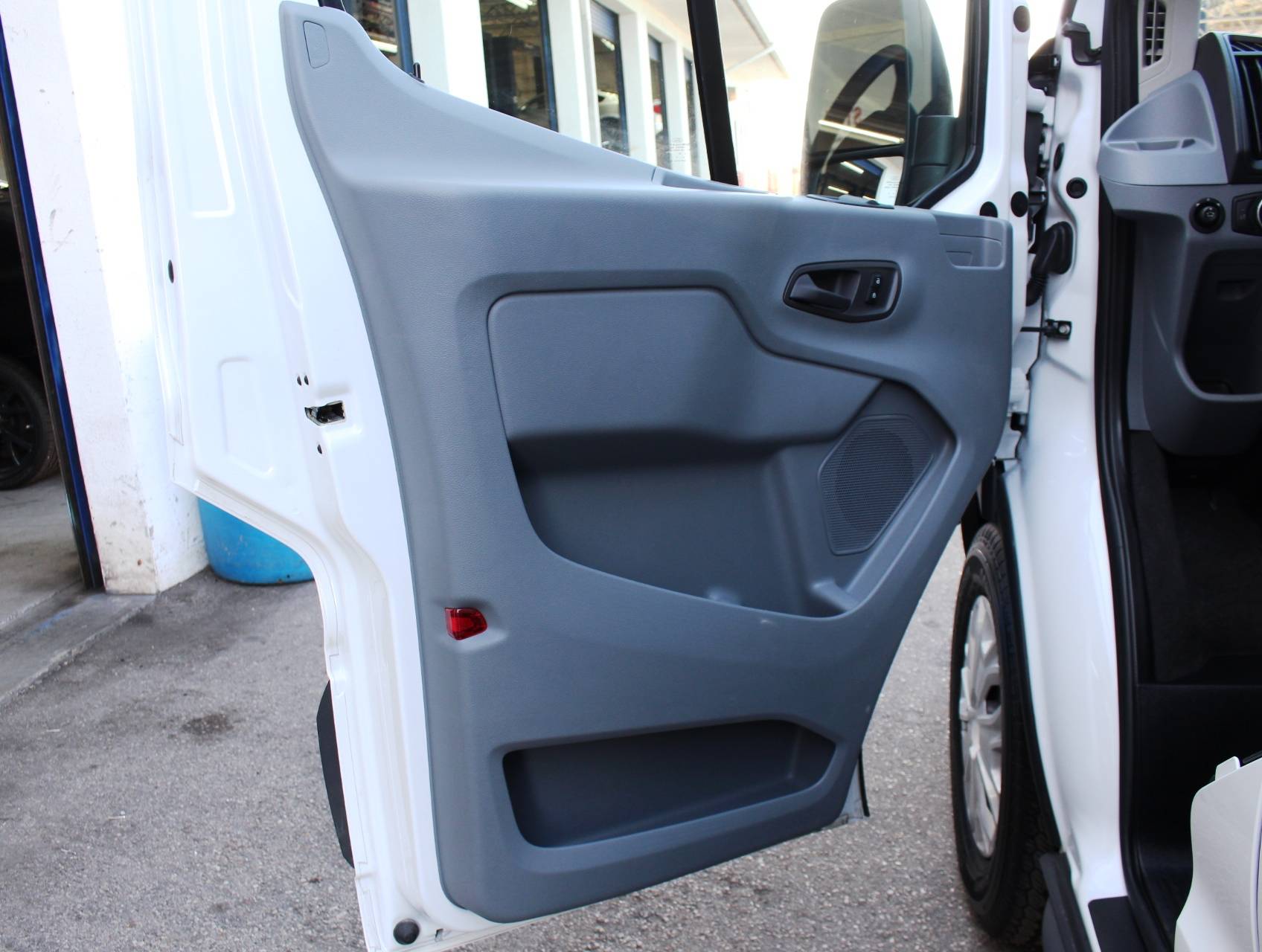 Florida Fine Cars - Used FORD TRANSIT WAGON 2018 MIAMI Xlt 15 Passenger